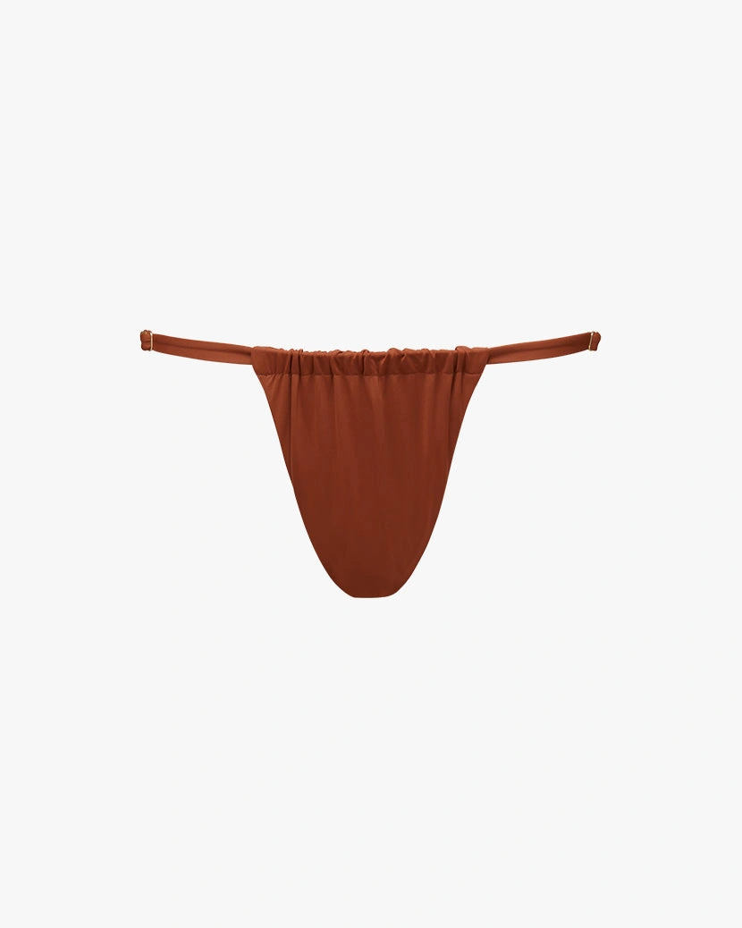 Fascino in spiaggia: Bikini a ruches regolabili, estate italiana! Sinuosità perfetta, comfort divino.